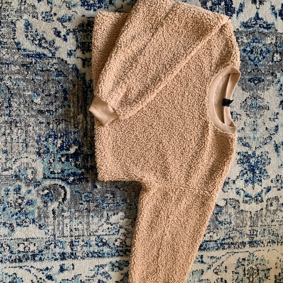 🍂🍁Crop Sweater 🍁🍂 - Picture 2 of 3